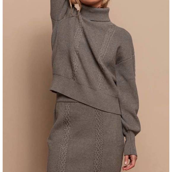 NEW RED HAUTE cable stich sweater in grey - Picture 1 of 1